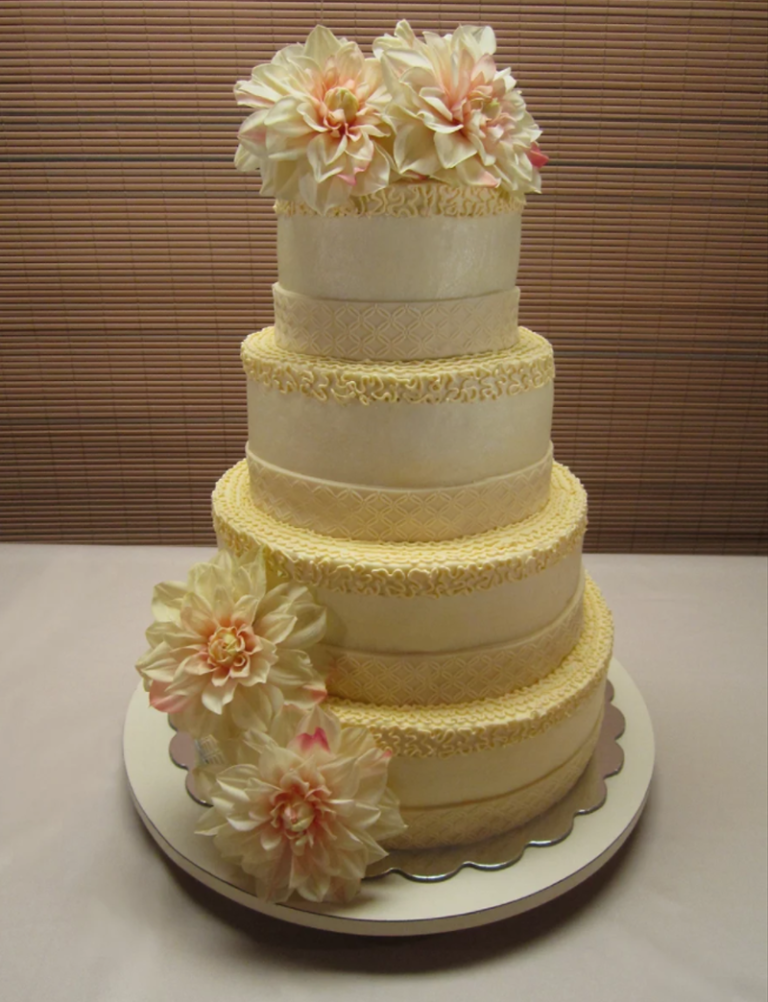 lillian-creations-custom-weddings-cakes11.png