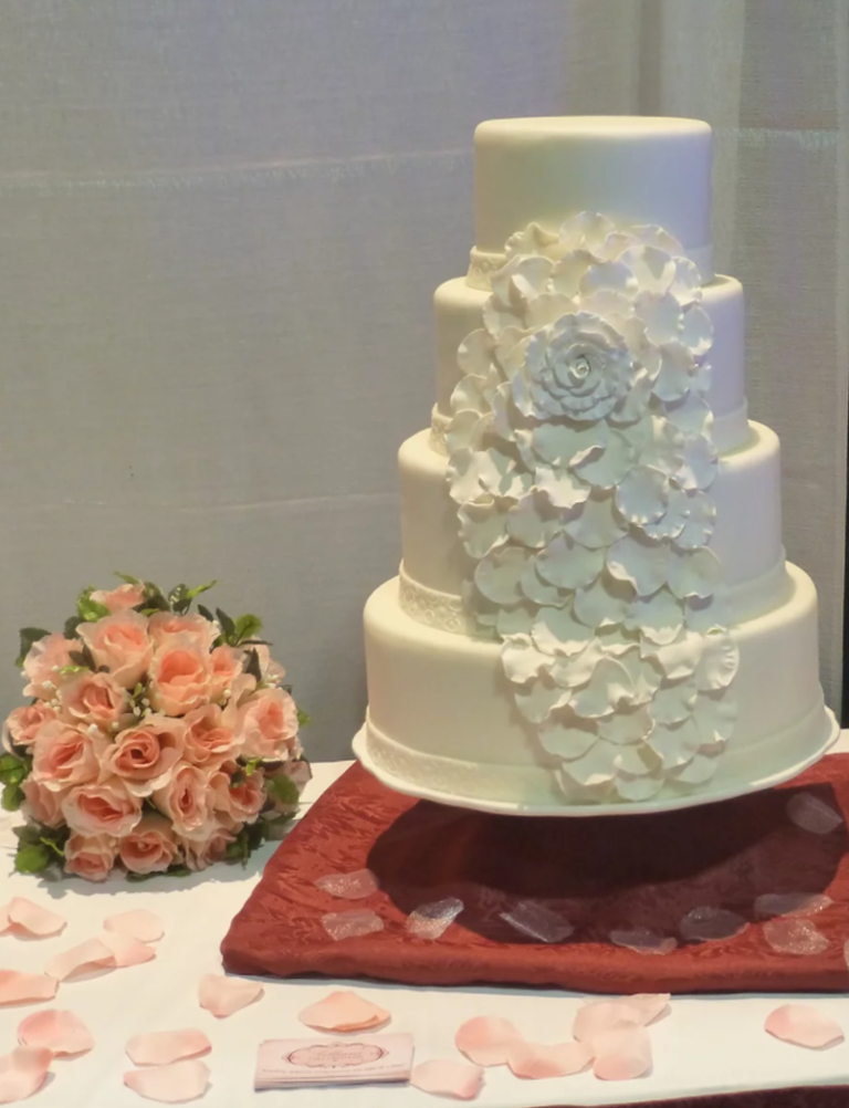 lillian-creations-custom-weddings-cakes12.png